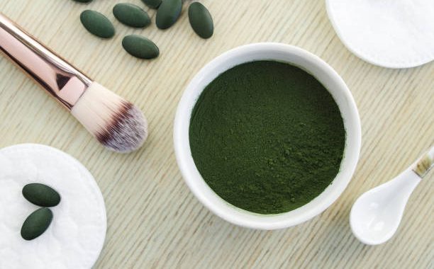 Comment utiliser la spiruline en poudre pour les cheveux ?