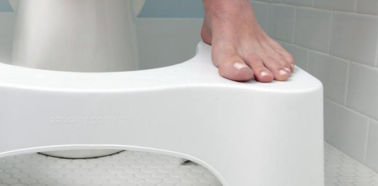 Pourquoi surélever les jambes aux toilettes ?