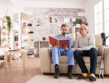 Taxi conventionné ou VSL pour les patients atteints d’Alzheimer : que choisir ?